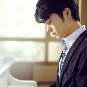 殴美在线一区二区
